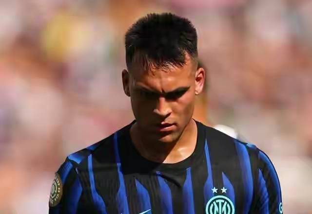 真的是稀里糊涂！意甲榜首国米瑟瑟发抖！身后是23轮不败的魔鬼，米兰正在一口口吞掉领先优势！